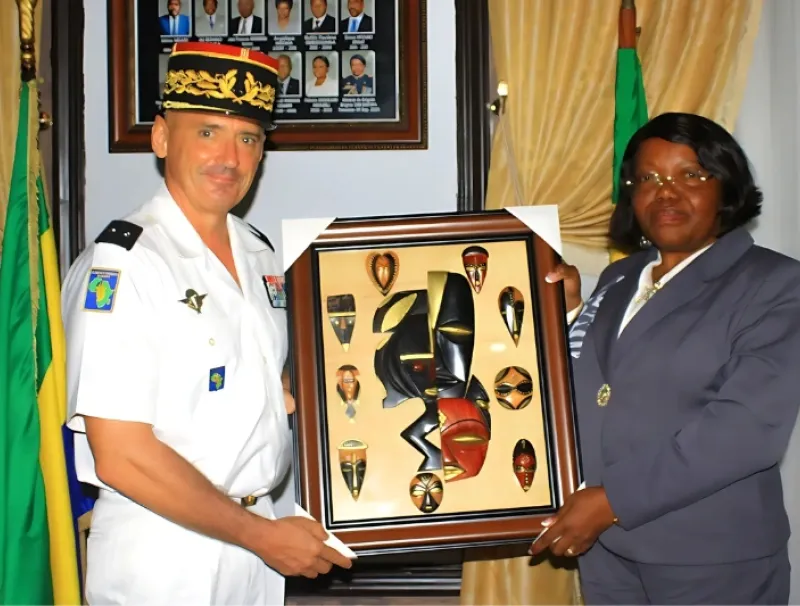 Les adieux du général Jean-Bruno Despouys à Brigitte Onkanowa