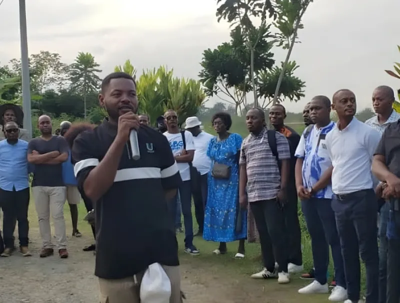 Enseignants du collectif Sos Education à Lambaréné