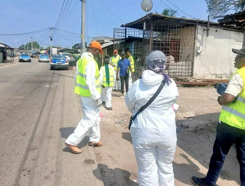  Des militants du PDS, en opération de dératisation dans Port-Gentil. © NGUIMBI Julie