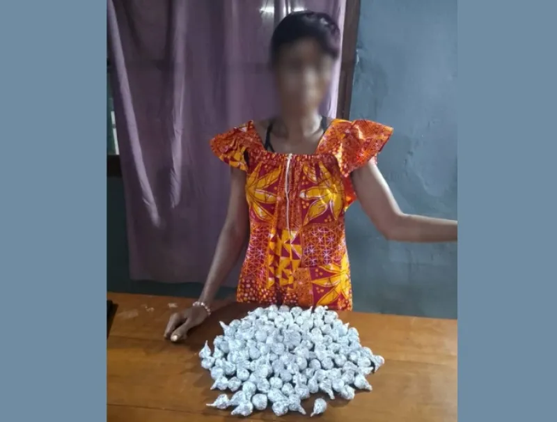 Nefertitine Moghegne attend son procès en prison.
