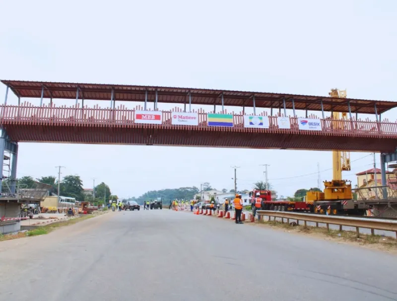 Passerelle piértonne de Bizango.