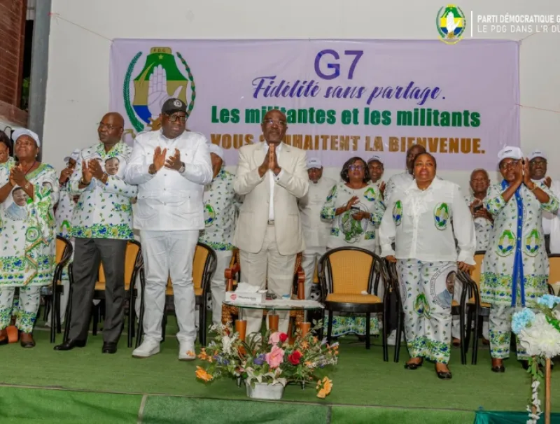  La hiérarchie du PDG, lors de la rencontre de Koula-Moutou. © Keka Mavendji