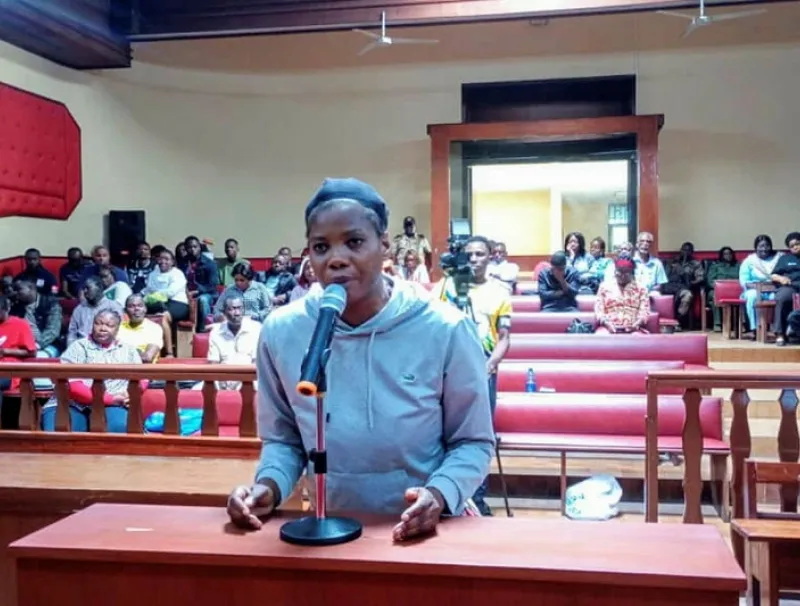 Élise Ikapi interrogée à la barre. ©Christelle NTSAME