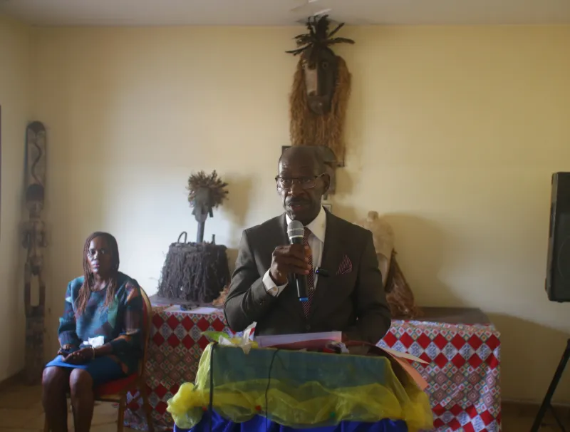 Le président du RPG, Laurent Angue Mezui, se félicitant de la victoire d’Oligui Nguema à la présidentielle.