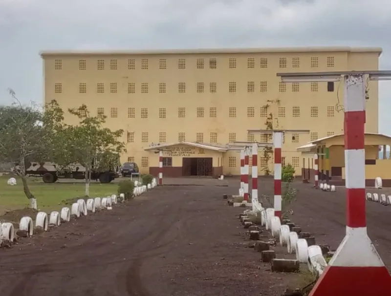 La prison de Yené où l’escroc médite sur son sort.