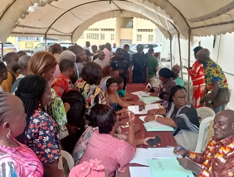 Remise des bons de caisse aux enseignants