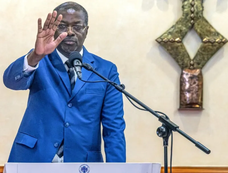 Le vice-président de la République, Séraphin Moundounga, prêtant serment.