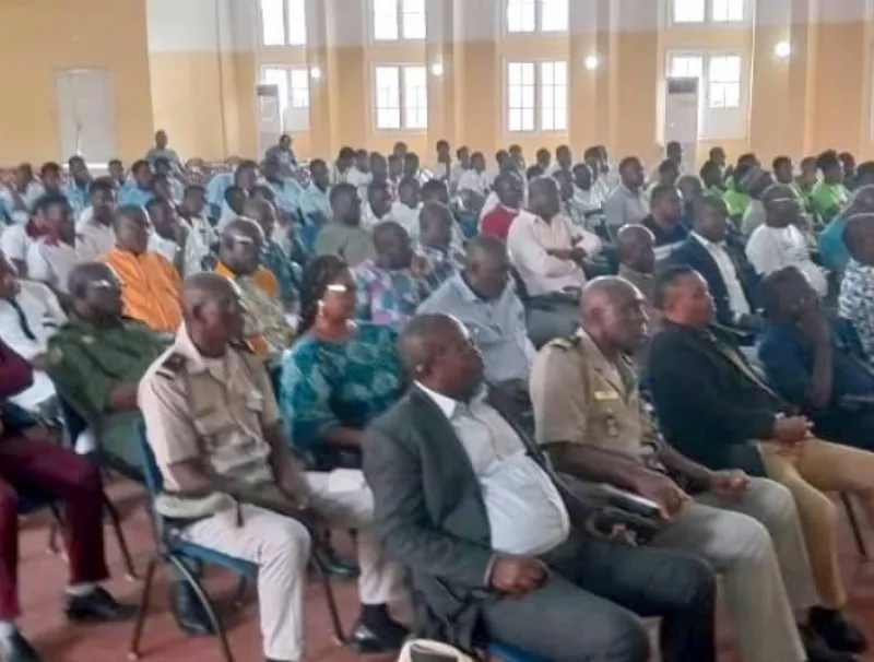 Tchibanga : l'échange de Séraphin Moundounga avec la population