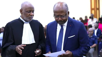 Alain Claude Bilie-By-Nzé, président du parti Ensemble pour le Gabon (EPG) et son avocat