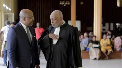 Alain Claude Bilie-By-Nzé, président du parti Ensemble pour le Gabon (EPG) et son avocat Me Moumbembe
