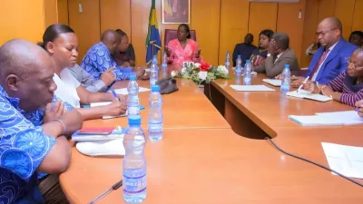 Échanges entre la ministre des Affaires sociales, chargée de la Protection de la petite enfance et de la Femme, Armande Longo-Moulengui et les membres de la Fetrag-SIAS