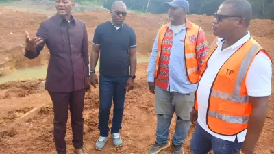 Bitam : le ministre des Eaux et Forêts, Maurice Ntossui Allogo, sur le chantier de Mebo'o,  la route qui relie la Guinée Équatoriale au Gabon.