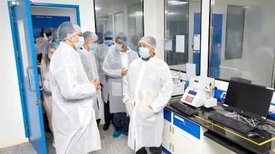 Visite de l'usine pharmaceutique de Nkok par le CESEC