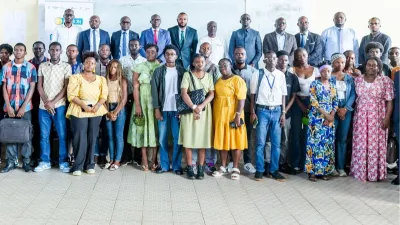Photo de famille au terme du lancement officiel du ‘’ Challenge UOB Campus’InnoV
