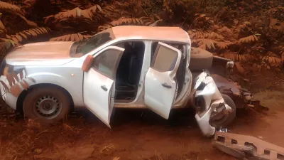 Collision entre un pick-up et un camion à Okondja