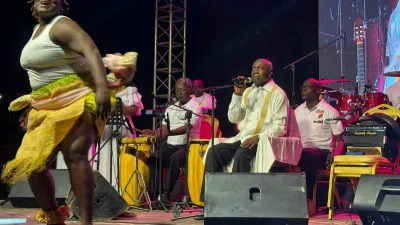 Pierre Claver Akèndèngué en concert à Omboue