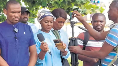 Les enseignants lors de leur déclaration à la presse