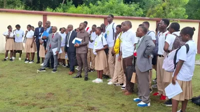 Élèves et responsables d'alibandeng