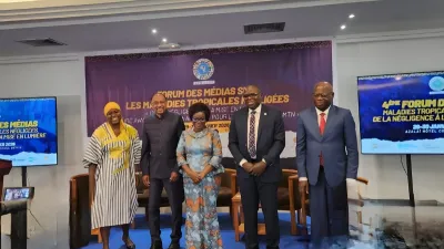 Officiels lors du 4ᵉ forum du Réseau médias africains pour la promotion de la santé et de l'environnement (Remapsen)