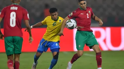 Footballeurs gabonais et marocain
