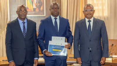Hermann Immongault, vice-président du gouvernement gabonais, Marc Abeghe, ministre délégué au Budget et le président de la Fédération des entreprises du Gabon (FEG), Alain-Claude Kouakoua