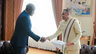 Hermann Immongault, vice-président du gouvernement gabonais et le colonel Michaël Randrianirina, président de la Refondation de Madagascar