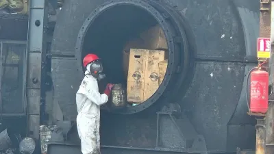 Une phase d’incinération des jouets à la ZES de Nkok