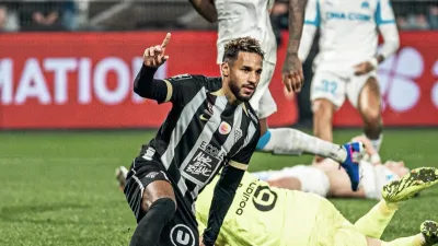 Jim Allevinah, Footballeur international gabonais