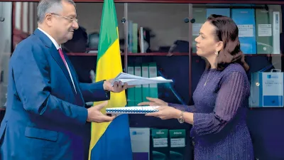 L’échange des dossiers entre les deux parties après le paraphe