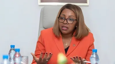 Laurence Ndong, ministre de la fonction publique