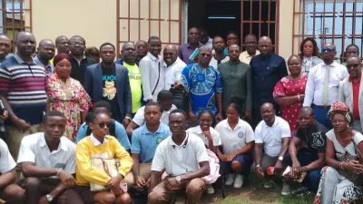 Réunion à la salle polyvalente du lycée technique Fulbert Bogotha de Moanda