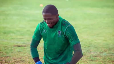 Loyce Mbaba, footballeur international gabonais