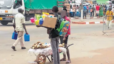 Mineurs exploités dans le commerce ambulant