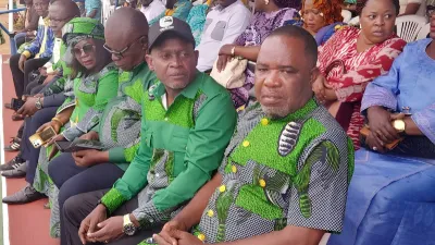 Brice Anicet Mombo (au premier plan) élu 1er maire adjoint de la commune de Ntoum.