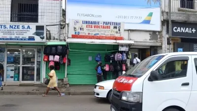 Quelques boutiques ont été placées sous scellés par la justice, à l’ancienne gare routière de Libreville.