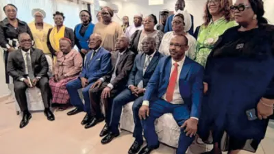 Photo de famille après l’ouverture des travaux