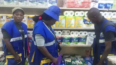 Mission de la Direct ion générale de la concurrence, de la consommation et de la répression des fraudes (DGCCRF) dans un magasin