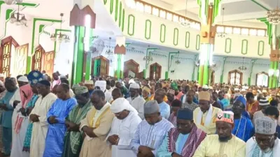 Vue des fidèles à la grande mosquée de Port-Gentil, hier