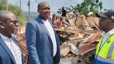 Le Maire de la commune de Moanda, Lebomo Estimé Pédox et ses adjoints, Judicaël Stchiantou (1er adjoint) et Marcellin Memi (2e adjoint) 