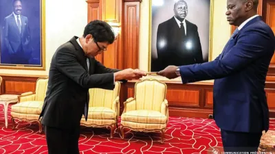 Brice Clotaire Oligui Nguema, président du Gabon et Ando Yoshio, ambassadeur du japon