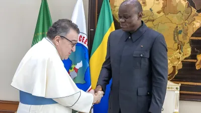 Brice Clotaire Oligui Nguema, président du Gabon et le Révérend Père Gilles Wach