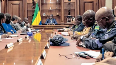 Brice Clotaire Oligui Nguema, président du Gabon, les responsables de la SEEG et de Suez