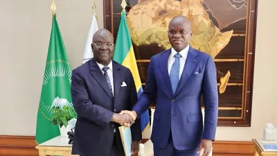 Brice Clotaire Oligui Nguema, président du Gabon, et l'ambassadeur itinérant gambien