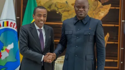 Brice Clotaire Oligui Nguema, président du Gabon et Mohamed Idrissa Farah