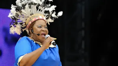 Patience Dabany, artiste gabonaise