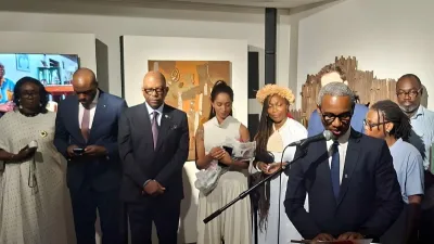 Alexandre Barro Chambrier, vice président de la République et Paul Ulrich Kessany, ministre du Rayonnement culturel 