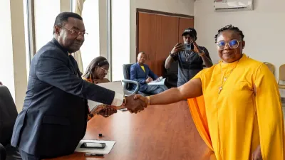 Fernand Paulin Joumas dit Salamba, maire de franceville et Lydie Flore Okoumba, présidente du syndicat municipal