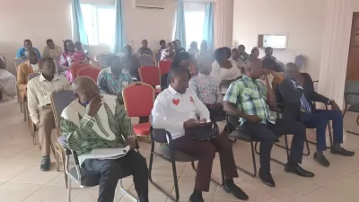 Le personnel du CDN lors de la réunion convoquée par le président Jean-Baptiste Davy Kombila.