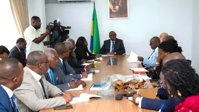 Edgard Moukoumbi, ministre des Travaux publics lors de la présentation du traitement contre le paludisme