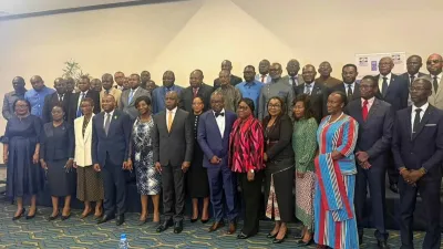 Les présidents des collectivités locales aux côtés du vice-président du gouvernement, Hermann Immongault